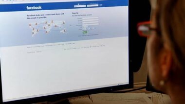 Facebook s'attaque aux fausses informations, avec l'aide de ses utilisateurs