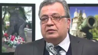 L'ambassadeur russe en Turquie mort dans une attaque armée (Vidéo)