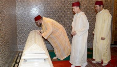 Vidéo. Le Roi Mohammed VI a présidé une veillée religieuse à Rabat