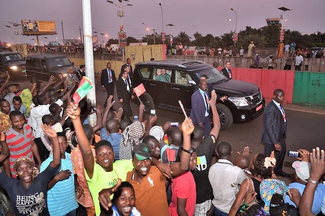 Conventions de coopération et bain de foule pour le Roi à Conakry