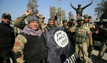 Mossoul: Roquettes, tirs et selfies pour l'assaut sur l'aéroport