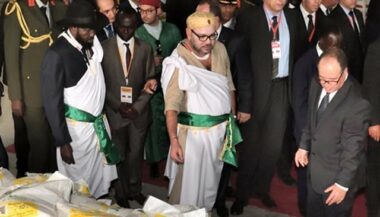 Le Roi Mohammed VI en habit traditionnel du Soudan du Sud