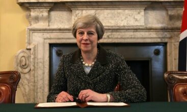 Brexit: le Royaume-Uni lance le processus de sortie de l'UE