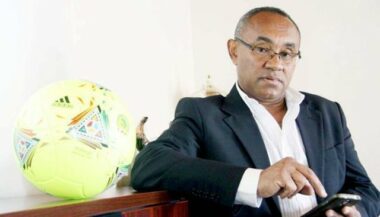 Le nouveau président de la CAF arrive au Maroc