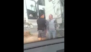 Vidéo. Un policier israélien s'en prend violemment à un chauffeur palestinien