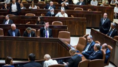 Israël: Premier vote du Parlement pour limiter les appels à la prière des mosquées