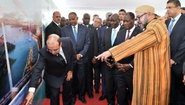 Le Roi Mohammed VI sur le chantier de la baie de Cocody