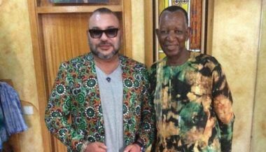 Le Roi Mohammed VI chez le couturier des chefs d'Etat africains