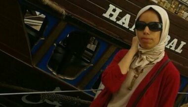 Non-voyante, Siham relève le défi de sauter en parachute