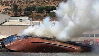 Un bateau prend feu ce mercredi au port d'Agadir (Images)