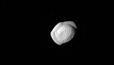 La sonde spatiale Cassini amorce son plongeon final sur Saturne (vidéo)