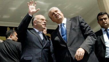 A Alger, Cazeneuve trouve une porte rouverte aux investissements français