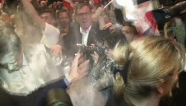 France: François Fillon enfariné à Strasbourg (vidéos)