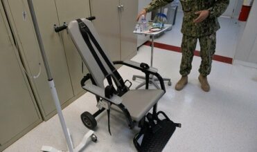 Guantanamo: les images du gavage forcé d'un détenu resteront secrètes