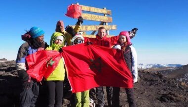 Le drapeau marocain hissé au sommet de Kilimandjaro