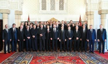 Premiers décrets fixant les prérogatives des ministres