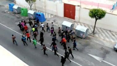 106 migrants forcent la frontière à Mélilia ce mardi matin (vidéo)