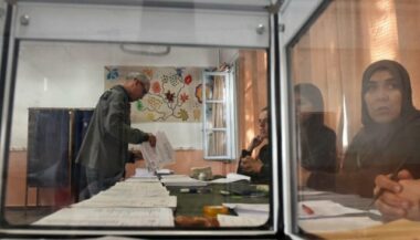 Législatives en Algérie: participation faible mais stable