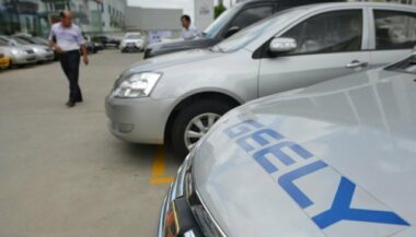 Automobile: le chinois Geely acquiert 49,9% de Proton et 51% de Lotus