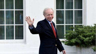 Joe Lieberman pressenti pour être le futur patron du FBI