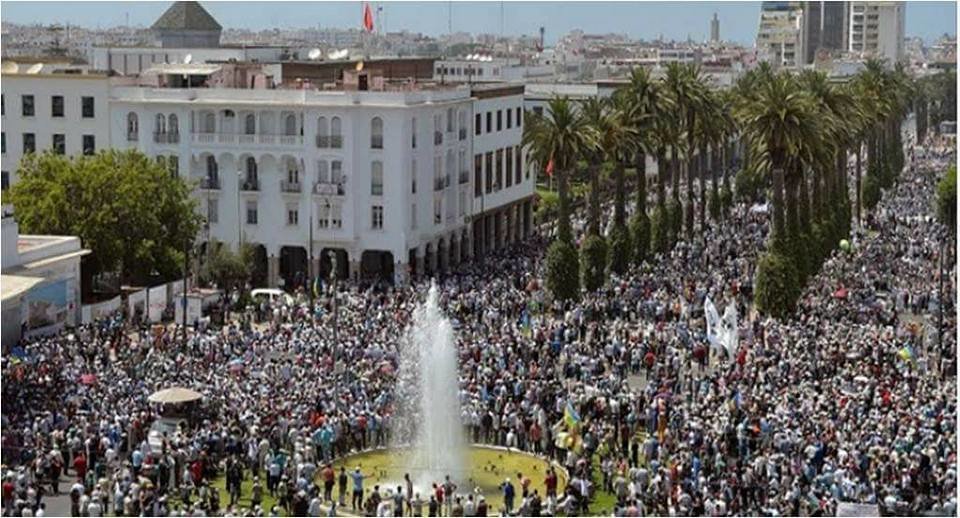 A Rabat, une énorme manifestation de soutien au hirak