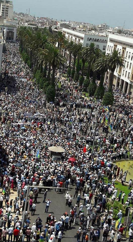 A Rabat, une énorme manifestation de soutien au hirak