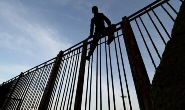 A Melilla la nuit, des enfants font le &ldquo;riski&rdquo; vers l'Europe