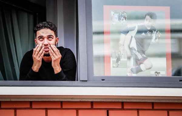 Vaste élan de solidarité avec Abdelhak Nouri, victime d'un malaise cardiaque en plein match (Images)