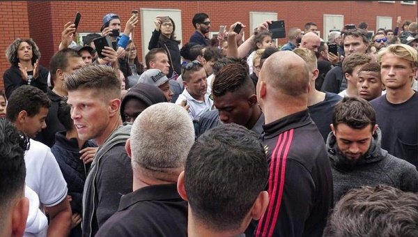 Vaste élan de solidarité avec Abdelhak Nouri, victime d'un malaise cardiaque en plein match (Images)