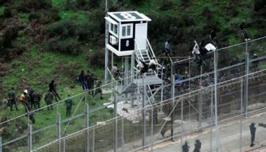 Le Maroc et l'Espagne empêchent environ 800 migrants de forcer la frontière à Sebta