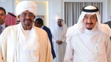 Le président soudanais reçu à Tanger par le Roi Salmane