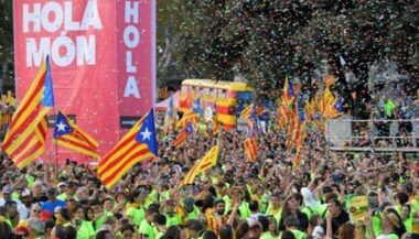 Catalogne: le parquet espagnol convoque et menace d'arrestation les maires pro-référendum