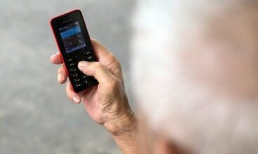 En France, les séniors, dernière frontière des opérateurs télécoms