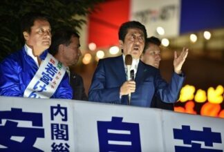 Les Japonais votent: nouveau mandat en vue pour Abe