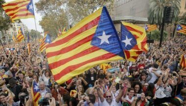 La Catalogne proclame l'indépendance, l'Espagne décide sa mise sous tutelle