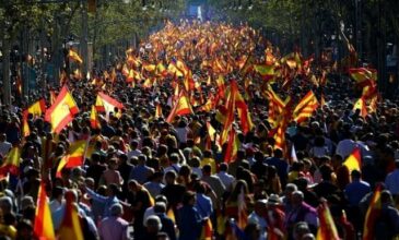 Catalogne: des milliers de manifestants anti-sécession à Barcelone
