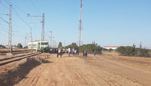 Un train reliant Casa-Port à Settat percute un tracteur et déraille (Photos)