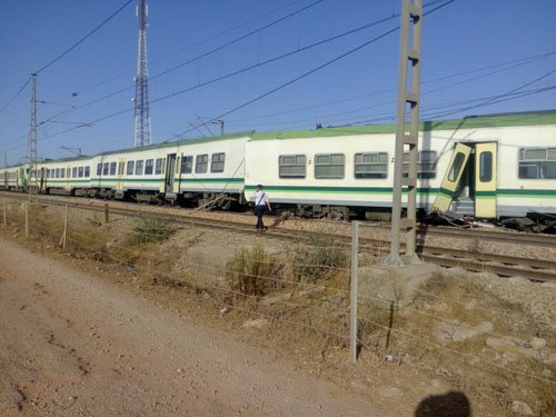 Un train reliant Casa-Port à Settat percute un tracteur et déraille (Photos)