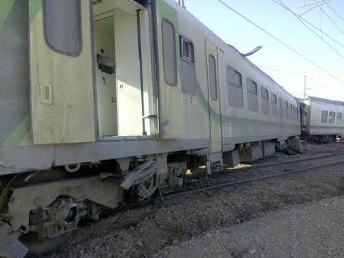 Un train reliant Casa-Port à Settat percute un tracteur et déraille (Photos)