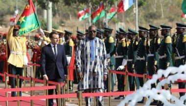 Une grenade pour l'arrivée de Macron à Ouagadougou