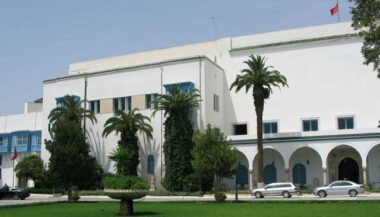 Tunisie: attaque au couteau contre deux policiers