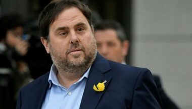 Catalogne: huit ministres en prison, mandat d'arrêt européen contre Puigdemont