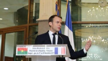 Lutte contre l’extrémisme: Macron rend hommage au Roi Mohammed VI à Ouagadougou (vidéo)