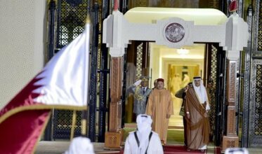 Le Roi Mohammed VI arrive à Doha dans un contexte de forte tension régionale