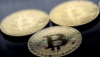 Le bitcoin bondit au-dessus de 12.000 dollars
