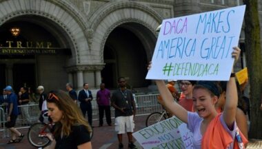 Etats-Unis: un juge bloque l'abrogation par Trump d'un programme en faveur de jeunes sans papiers