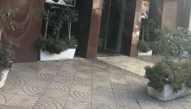 Images. Un restaurant envahit l’espace réservé aux piétons à Casablanca