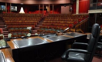 Les élus voteront-ils une loi qui leur interdit de cumuler les mandats?