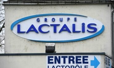 Lait contaminé: le PDG de Lactalis promet d'indemniser les victimes