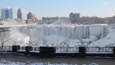 Images. Les chutes du Niagara en partie gelées